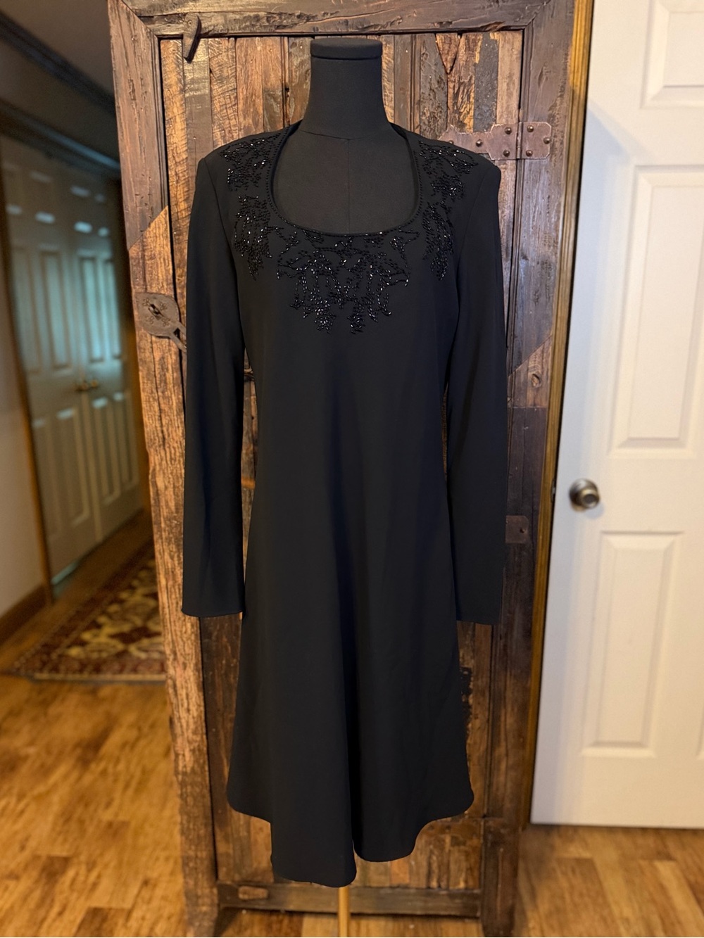 Jones New York Vintage Black Beaded Long Sleeve Dress Women’s Size 16
Descripti